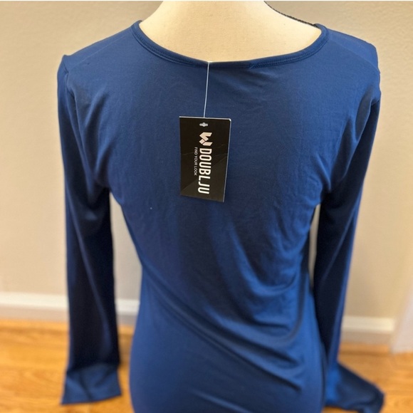 Black, blue, white and gray long sleeve tees- Size small - Picture 6 of 8